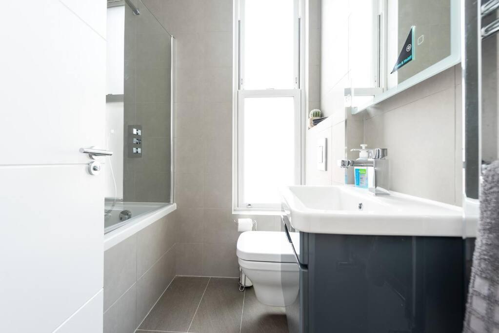 Beautiful Apartment By Hyde Park Ss2 London Eksteriør billede